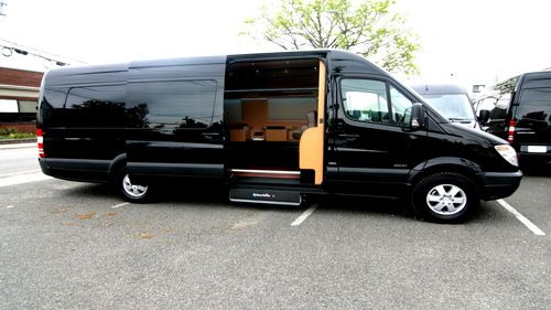 Metal Luxury Van For Personal Use 