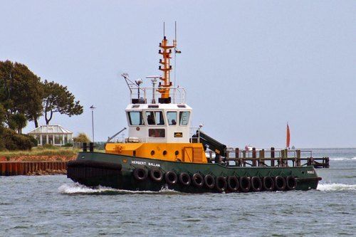 Sturdy Design Tug Boat