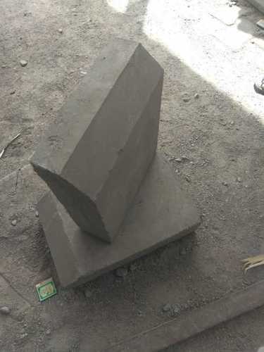 Interlocking Concrete Kerb Stone Size: 300Mm*300Mm*150 Mm