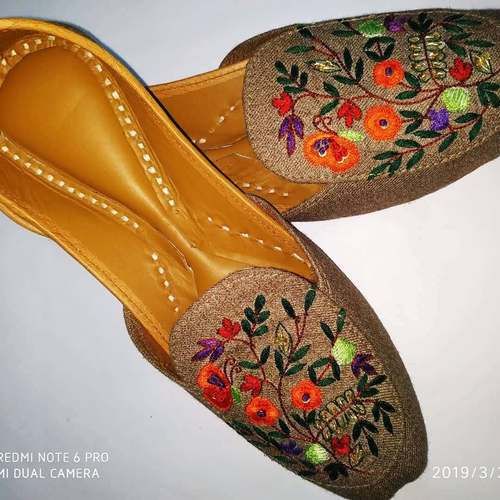 Multi-Color Ethnic Leather Punjabi Jutti