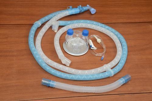 Ventilator Circuit With Single Heated Wire And Single Water Trap And Autofill Humidifier Application: Hospital