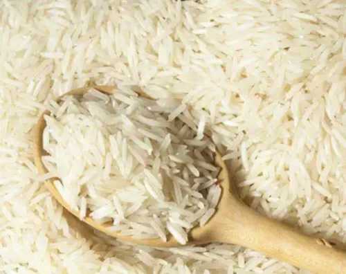  सफ़ेद रंग का लॉन्ग ग्रेन बासमती चावल 