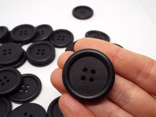 Resin New Fashion Two & Four Hole Round Overcoat Button