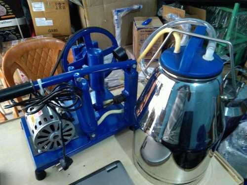 Hand Operated Milking Machine Capacity: 120 Liter/Day