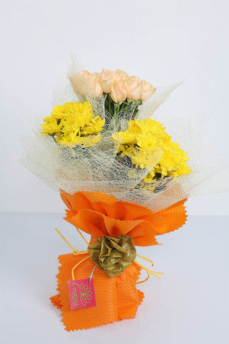 Peach Roses and Yellow Daisy Flower Bunch