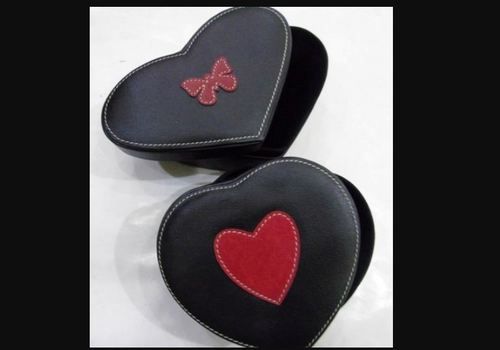 Ladies Heart Shape Leather Jewelry Box