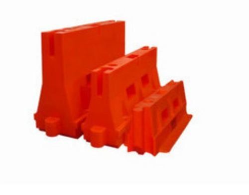 Red Color Water Filled Crash Barriers Size: Vary