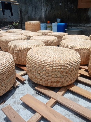 Natural Woven Ottoman Pouf Handicraft Water Hyacinth For Vintage House