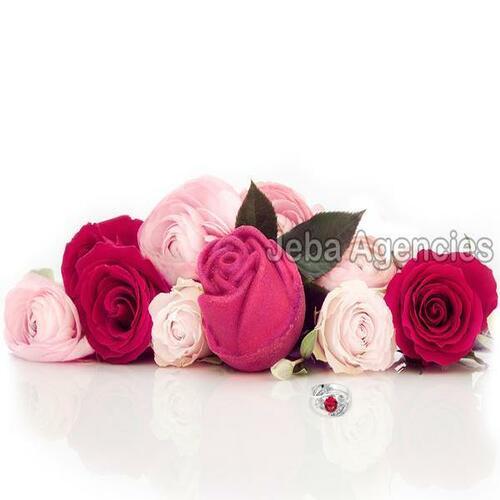  ताजे रंग के गुलाब के फूल