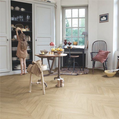 Light Yellow Laminate Wooden Flooring Herring Bone Pattern