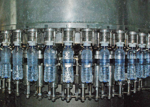 Automatic Bottle Rinsing, Filling & Capping Machine Capacity: 1500-1800 M3/Hr