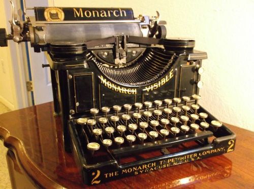 Decorative Vintage Old Antique Typewriter - Feature: Good Working Condition