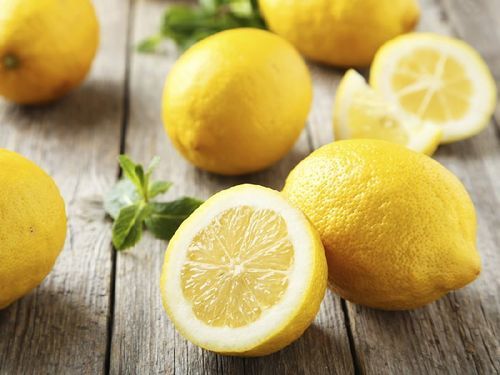Organic and Natural Fresh Yellow Lemon