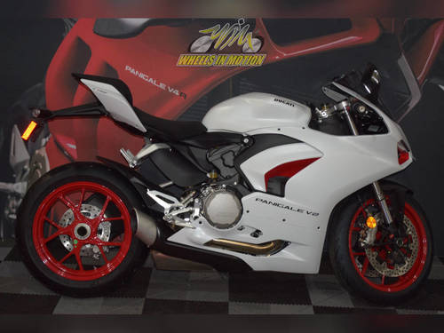 2021 Ducati Panigale V2 White Rosso Livery Sports Bike