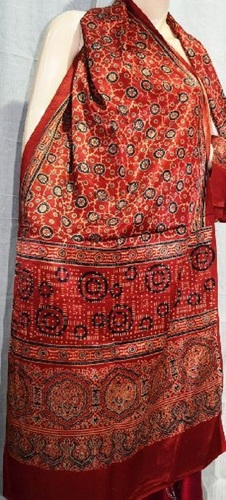 विभिन्न रंग उपलब्ध हैं डिज़ाइनर बुने हुए लिनेन शॉल