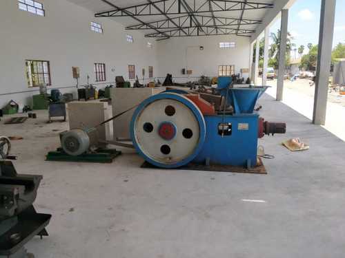 Used Briquette Making Machine Unit Capacity: 1 Tone Tons/Year