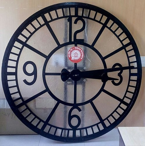 ब्लैक रिले राउंड वॉल क्लॉक