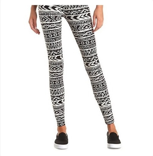 Ladies Printed Black and White Legging