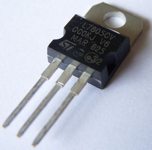 LM7805 Voltage Regulator IC- Dip
