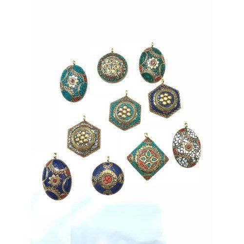 Round Ladies Stone Chips Pendants