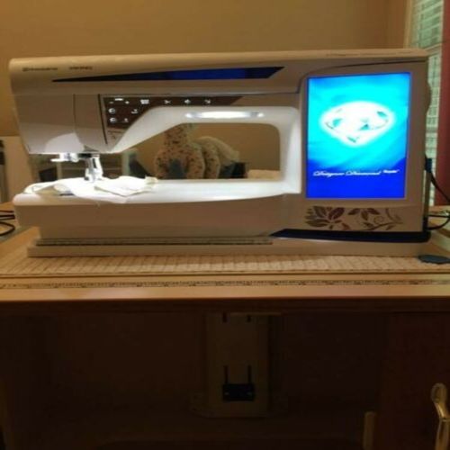 White Husqvarna Viking Diamond Royale Computerized Sewing And Embroidery Machine