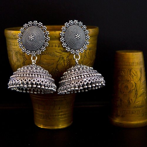 महिलाओं के लिए पार्टी सिल्वर ऑक्सीडाइज़्ड झुमकी इयर