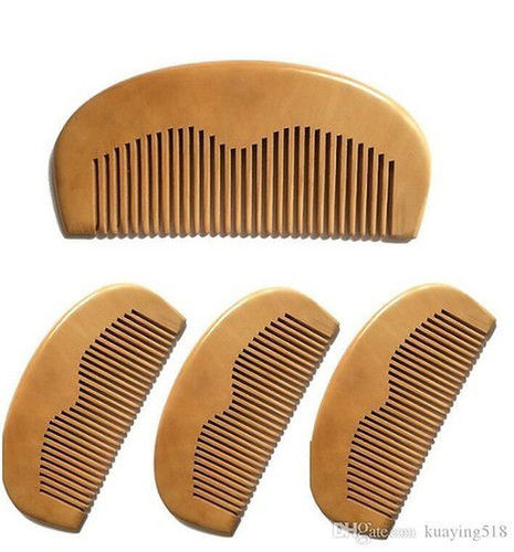 Paivi Wooden Beard Comb Application: Travel