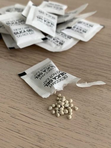 Nsg-45 Natural Silica Gel Size: 3 X 4.5 Cm