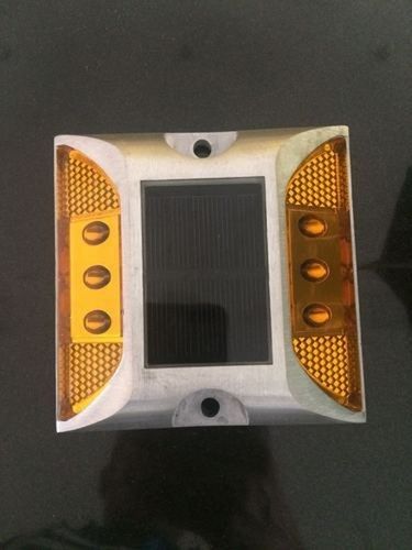 Aluminium Solar Road Stud - IP68 Waterproof, 6 LED Lights, -40 to 80°C Temperature Range, Yellow Color, Automatic Function, 3-5 Year Lifespan, Road Safety Solution