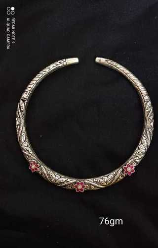 Antique Finished Handcrafted Silver Neck Piece Or Hasli Gender: Women