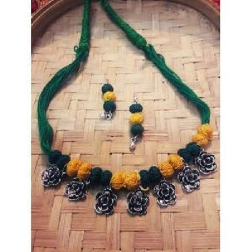 Metal Threaded Necklace Set Gender: Women