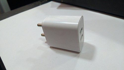  डुअल USB मोबाइल ट्रैवल चार्जर बॉडी मटेरियल: प्लास्टिक 