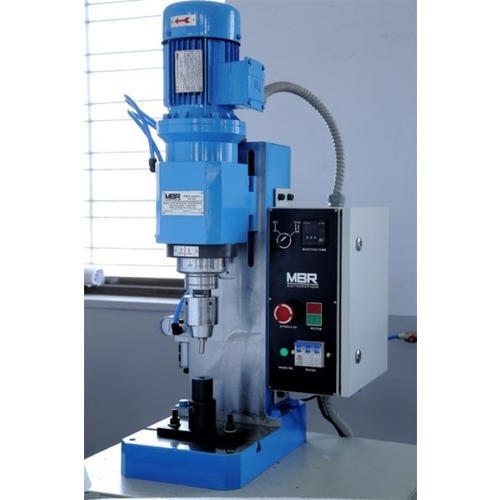 automatic riveting machine