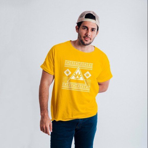  पुरुषों की पीली हाफ स्लीव प्रिंटेड टी शर्ट