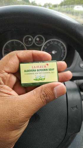 La Fleur Aloe Vera Glycerin Soap (Pack Of 1 X 42 Pieces)