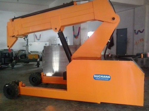 Battery Operated Floor Crane Crane Total Weight: 2300 Kgs Kilograms (Kg)