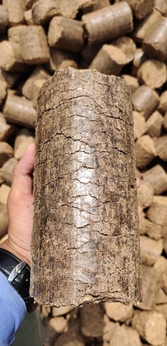 White Coal Biomass Briquette Ash Content (%): Around 5%