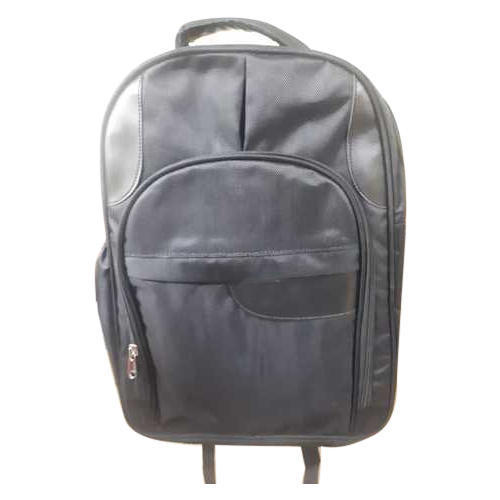 काले रंग का लैपटॉप बैग 
