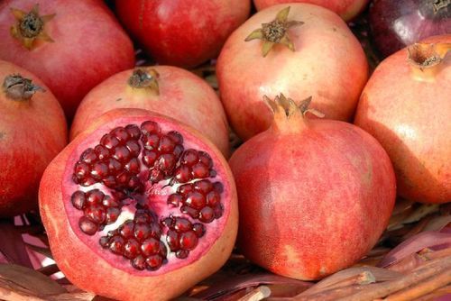 Organic Healthy And Natural Fresh Red Pomegranate