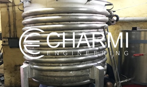 Vertical Stainless Steel Jacketed Reactor - 100L to 50,000L Capacity, Insulated for Heating & Cooling Loss Recovery, Safety-valve & Pressure Gauge Equipped, High Accuracy & Low Maintenance Performance