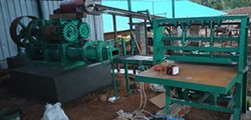 Green Semi Automatic Wire Cut Brick Making Machine