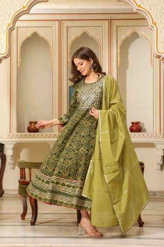 Green Skin Friendliness Elegant Look Breathable White Ladies Cotton Kurti  With Pink Leggings at Best Price in Jaipur