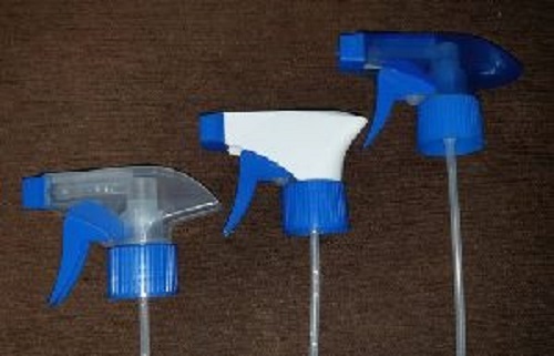 विभिन्न रंगों में उपलब्ध हैं सफेद और नीले रंग का एचडीपीई ट्रिगर स्प्रेयर