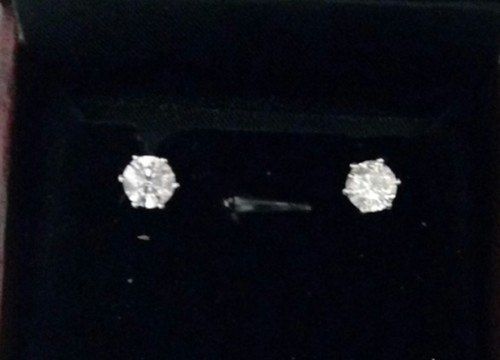 Real Solitaire Diamond Stud Gold Earring, Weight 3Gram Very Good