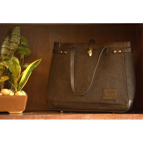 Elegant Look Ladies Leather Bag