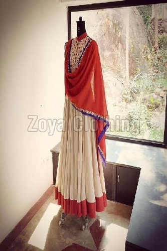 इंडियन जॉर्जेट प्लेन क्रीम और लाल अनारकली सूट