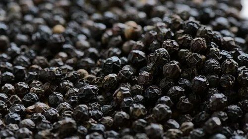 Whole Dried Kali Mirch Black Pepper