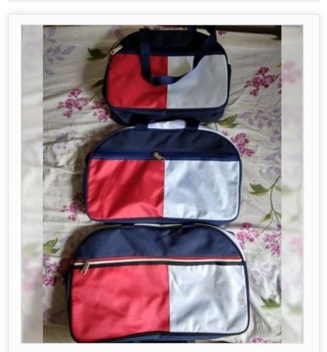 Fine Finished Fancy Plain Travelling Bag Size: Customized