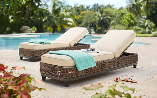 Poolside Wooden Single Bed For Relaxing Application: Swimming Pool