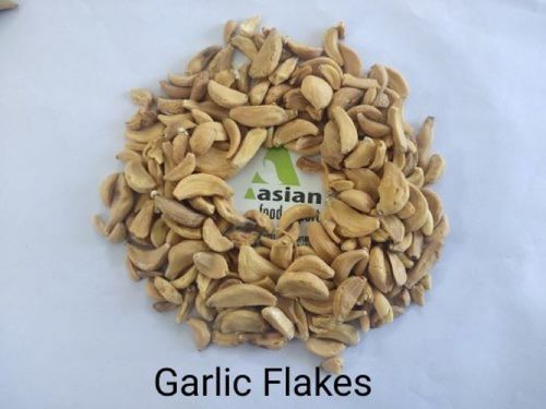 dehydrated garlic flakes